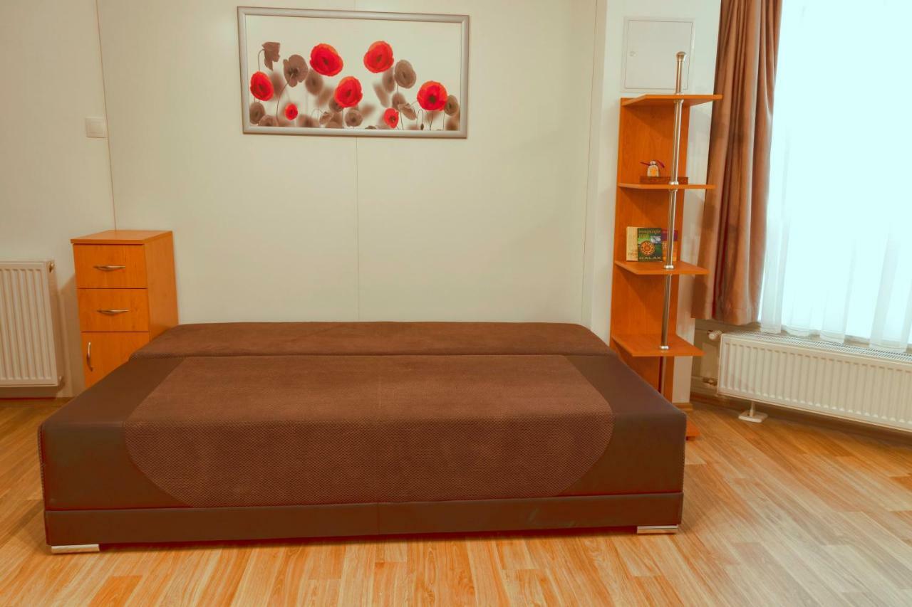 Basement Atrium Apartman Apartment Keszthely Bagian luar foto