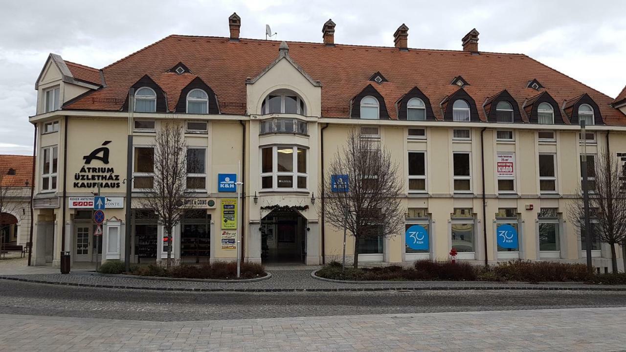 Basement Atrium Apartman Apartment Keszthely Bagian luar foto